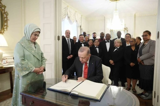 Cumhurbaşkanı Erdoğan, Blair House çalışanlarıyla hatıra fotoğrafı çektirdi
