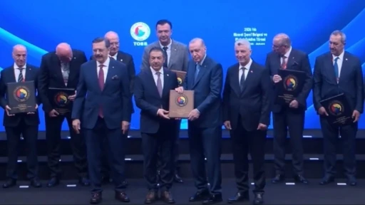 Cumhurbaşkanı Erdoğan&rsquo;dan DTO Başkanı Erdoğan&rsquo;a &lsquo;Hizmet Şeref&rsquo; plaketi
