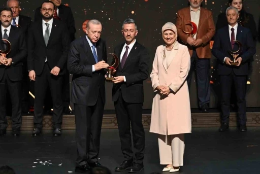Cumhurbaşkanı Erdoğan&rsquo;dan KARDEMİR&rsquo;e "Yılın Kurumsal Kan Bağış&ccedil;ısı" &ouml;d&uuml;l&uuml;n&uuml;
