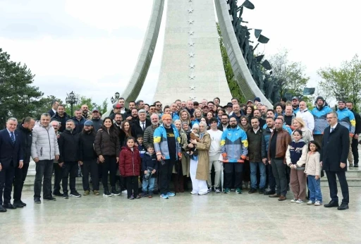 Cumhurbaşkanı Erdoğan, Doğu-Batı Dostluk ve İpek Yolu Rallisi&rsquo;ne katılan grubu uğurladı
