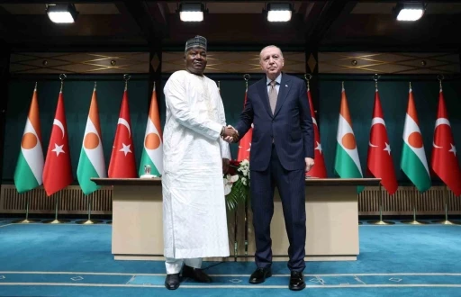 Cumhurbaşkanı Erdoğan: "Afrika &uuml;lkeleriyle ilişkilerimizi geliştirmeyi s&uuml;rd&uuml;r&uuml;yoruz"
