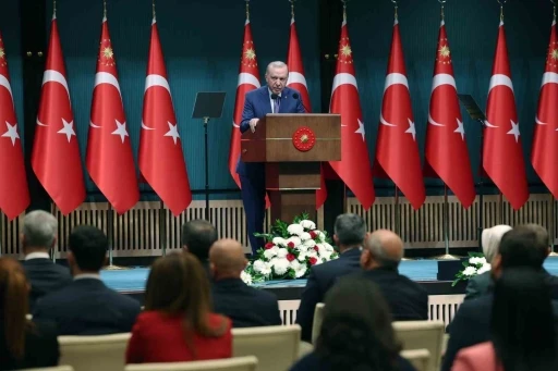 Cumhurbaşkanı Erdoğan: "Ana muhalefet partisi i&ccedil;indeki tartışmaların hi&ccedil;biri bizi ilgilendirmiyor"
