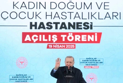 Cumhurbaşkanı Erdoğan: &quot;Ana muhalefetin genel başkanının yüzü kızarması gerekirken sağa sola siyasi ahlak dersi vermeye kalkıyor&quot;
