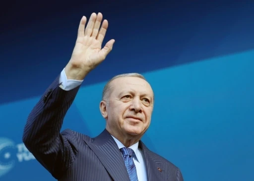 Cumhurbaşkanı Erdoğan: "Bizimle laf değil eser, hizmet yarıştırın"
