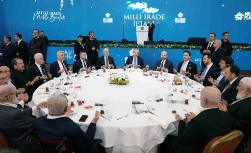 Cumhurbaşkanı Erdoğan: &quot;Cumhuriyeti kurmakla övünen bir partinin genel başkanı çıkıyor resmen siyasi mandacılık talep ediyor&quot;
