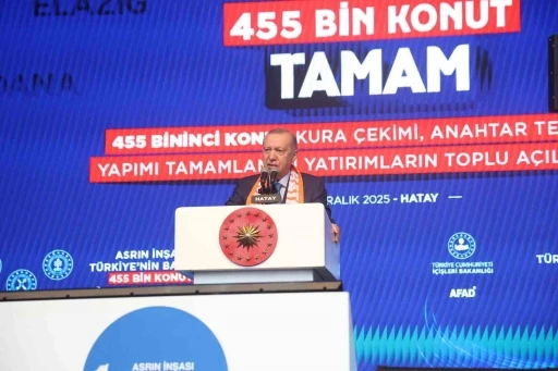 Cumhurbaşkanı Erdoğan: "Devletle milleti karşı karşıya getirmeye &ccedil;alışanların hi&ccedil;birisi yok. Ama biz buradayız"
