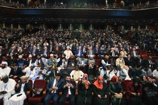 Cumhurbaşkanı Erdoğan: "M&uuml;sl&uuml;manlar olarak zorlu ve sancılı bir d&ouml;nemden ge&ccedil;iyoruz"
