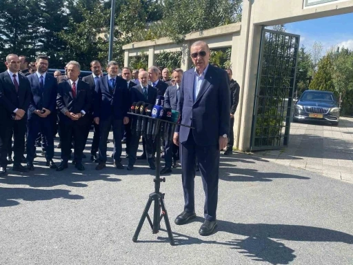 Cumhurbaşkanı Erdoğan, &quot;Türkiye dipdiri ayaktadır, dipdiri gündemi elinde tutmaktadır&quot;
