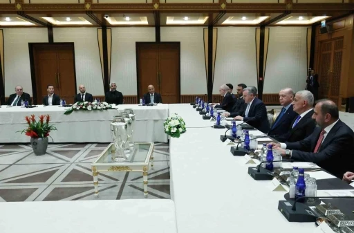 Cumhurbaşkanı Erdoğan, Süper Lig’e yükselen 3 futbol kulübünün başkanlarını kabul etti
