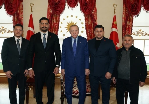 Cumhurbaşkanı Erdoğan, Taha Akg&uuml;l&rsquo;&uuml; kabul etti
