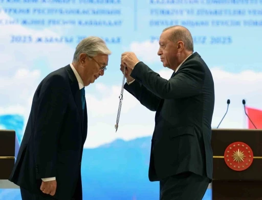 Cumhurbaşkanı Erdoğan tarafından Kazakistan Cumhurbaşkanı Tokayev’e Devlet Nişanı tevcih edildi
