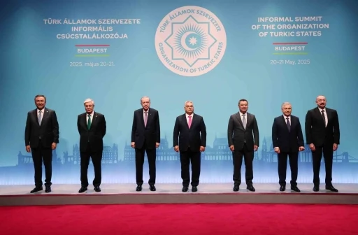 Cumhurbaşkanı Erdoğan, Türk Devletleri Teşkilatı Zirvesi’nde aile fotoğrafına katıldı
