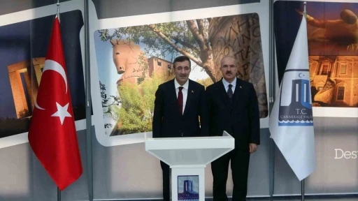 Cumhurbaşkanı Yardımcısı Cevdet Yılmaz, &Ccedil;anakkale Valiliğini ziyaret etti
