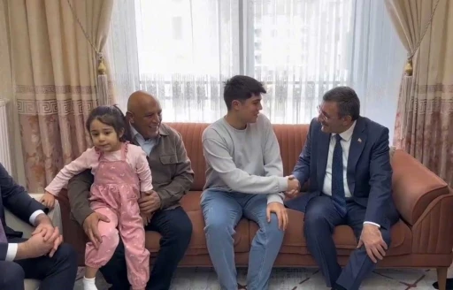 Cumhurbaşkanı Yardımcısı Yılmaz&rsquo;dan depremzede aileye ziyaret
