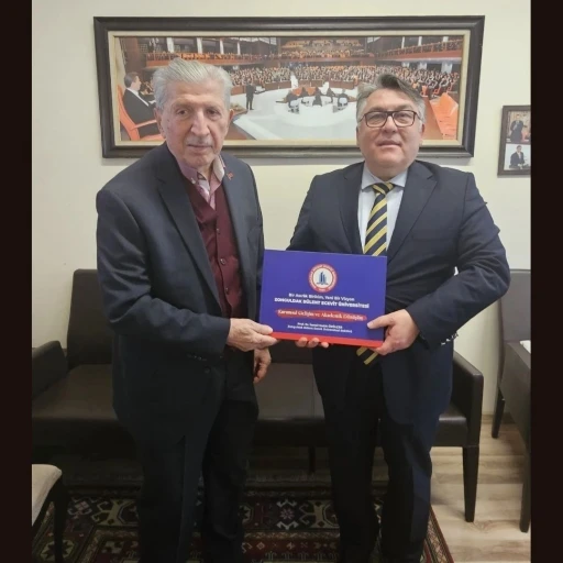 Cumhurbaşkanlığı Y&uuml;ksek İstişare Kurulu &Uuml;yesi K&ouml;ksal Toptan, Rekt&ouml;r &Ouml;z&ouml;l&ccedil;er&rsquo;i makamında kabul etti
