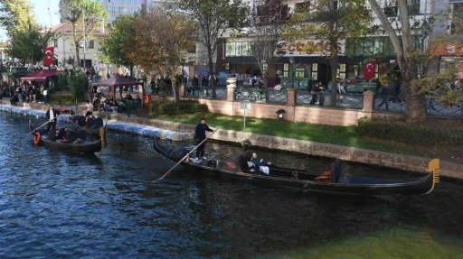 Cumhuriyet Bayramı’nı fırsat bilen turistler Eskişehir’e akın etti