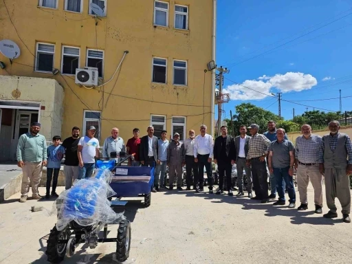&Ccedil;&uuml;ng&uuml;ş&rsquo;te &ccedil;ift&ccedil;ilere tarım aletleri hibe edildi
