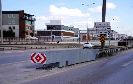 D-100&rsquo;deki riskli kavşaklara "&ccedil;arpışma yastığı" &ouml;nlemi
