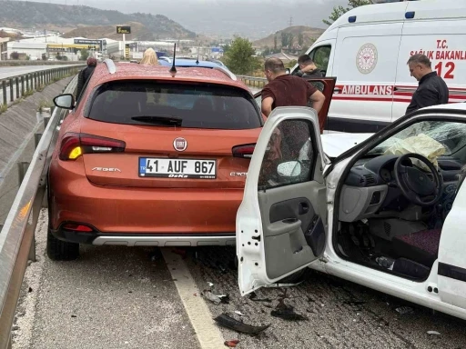 D100&rsquo;de sağanak trafik kazalarını beraberinde getirdi: &Ouml;l&uuml; ve yaralılar var
