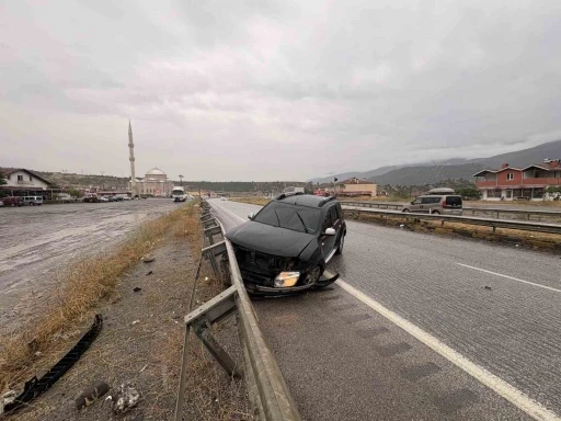 D100&rsquo;de sağanak yağış &ccedil;ok sayıda kazaya sebep oldu
