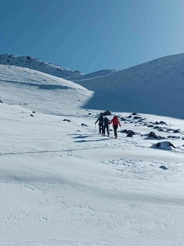 Dağcılar Ağrı Dağı eteklerinde kayak yaptı
