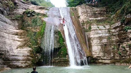 Dağların arasındaki saklı cennette yürekler ağza geldi
