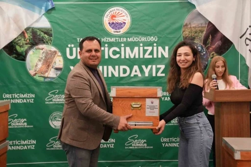 DALAMAN BELEDİYESİ&rsquo;NDEN GEN&Ccedil; ARICILARA KOVAN DESTEĞİ