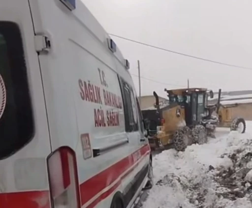 Darende Belediyesi&rsquo;nin karla m&uuml;cadele &ccedil;alışmaları kesintisiz s&uuml;r&uuml;yor
