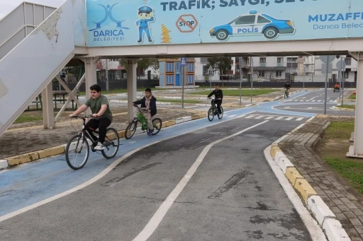 Darıca&rsquo;da &ouml;ğrenciler trafik kurallarını uygulamalı &ouml;ğreniyor
