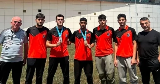 Darıcalı karateciler Samsun&rsquo;dan 4 madalyayla d&ouml;nd&uuml;
