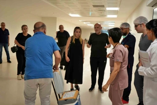 Darp sonucu hayatını kaybeden oğlunun bağışlanan kalbini, dua ederek uğurladı
