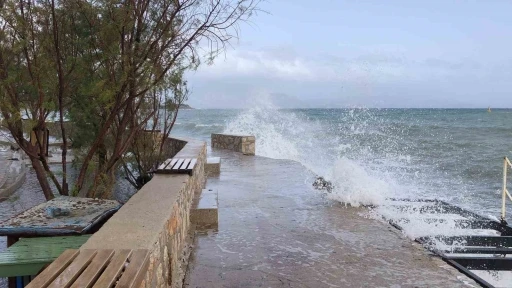 Dat&ccedil;a&rsquo;da şiddetli lodos etkili oldu
