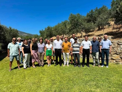 Dat&ccedil;a&rsquo;da zeytin ve badem &uuml;reticileri birliği resmen kuruldu
