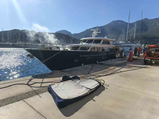 Dat&ccedil;a&rsquo;daki bir marinadaki motoryat yangını paniğe neden oldu
