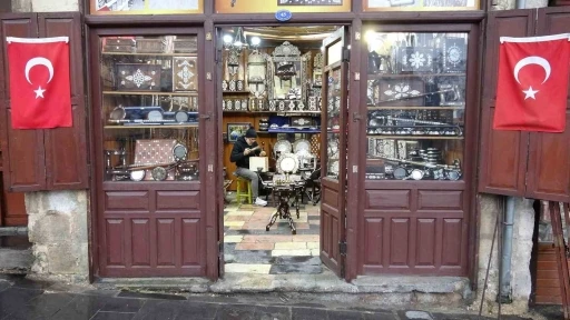 Dayısından &ouml;ğrendiği padişah mesleğini 44 yıldır s&uuml;rd&uuml;r&uuml;yor
