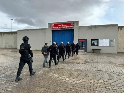 DEAŞ&rsquo;ın İnterpol tarafından aranan s&ouml;zde 7 y&ouml;neticisi Afyonkarahisar polisi tarafından yakalandı
