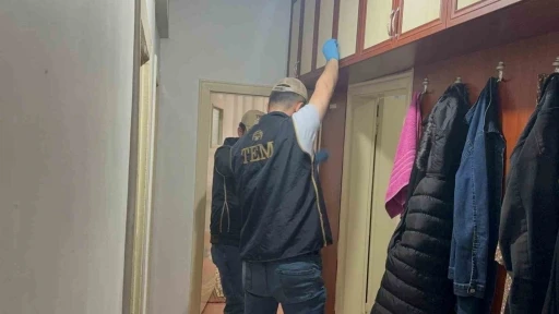 DEAŞ operasyonunda 3 ş&uuml;pheli yakalandı, 1 kişi tutuklandı
