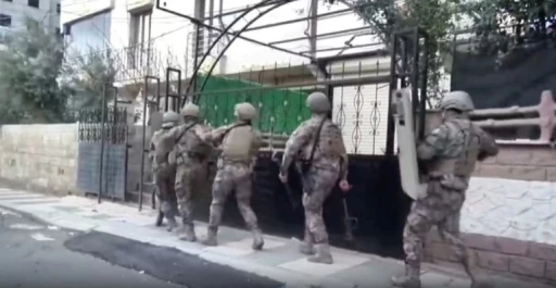 DEAŞ ter&ouml;r &ouml;rg&uuml;t&uuml;ne 56 ilde operasyon: 525 ş&uuml;pheli yakalandı
