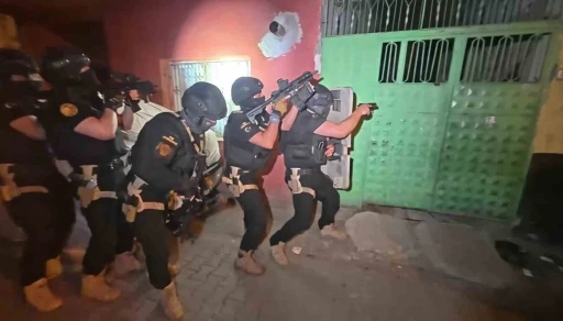 DEAŞ ter&ouml;r &ouml;rg&uuml;t&uuml;n&uuml;n uyuyan h&uuml;crelerine y&ouml;nelik operasyon, 6 ter&ouml;r &ouml;rg&uuml;t&uuml; &uuml;yesi tutuklandı
