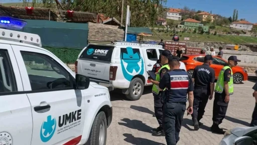 Dede ile torunu fotoğraf çektirirken Melendiz Çayı’na düştü
