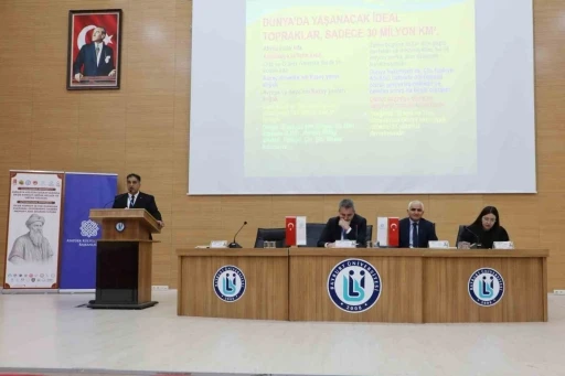Dede Korkut sempozyumunda ikinci g&uuml;n oturumları ger&ccedil;ekleştirildi
