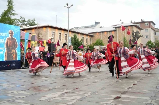 Dede Korkut Ş&ouml;lenleri&rsquo;nde halk dansları ve m&uuml;zik g&ouml;sterileri ilgi g&ouml;rd&uuml;

