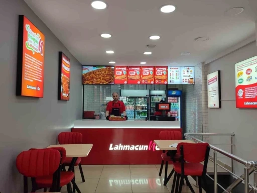 Dededen öğüdü aldı, 2 lahmacun ve ayranı 99 TL yaptı

