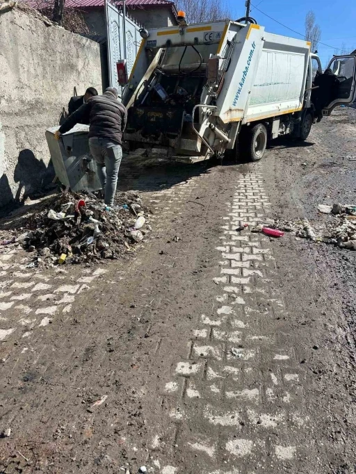 Dedeli Belediyesi ekiplerinden bahar temizliği
