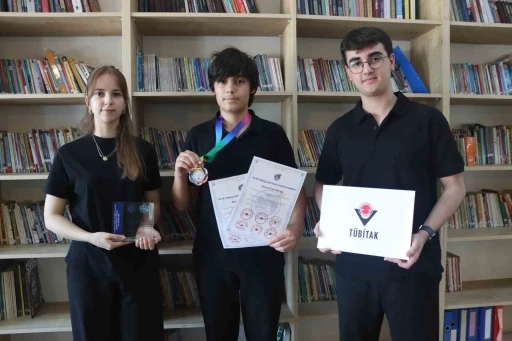 Dedesinin yaşadığı talihsiz olay ilham oldu, geliştirdikleri proje d&uuml;nya ikincisi se&ccedil;ildi
