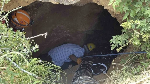 Define aradığı mağarada sıkışan şahsı arama &ccedil;alışmaları s&uuml;r&uuml;yor
