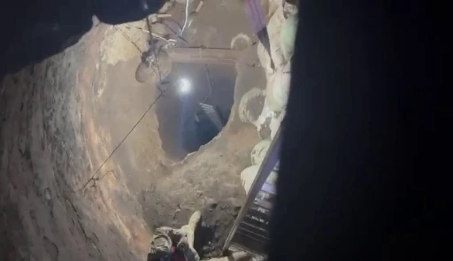 Define hevesiyle 40 metrelik kuyuyu evinin bah&ccedil;esine 2 yılda kazdı
