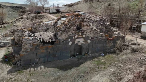 Asırlık Kilise Definecilerin Hedefi Haline Geldi