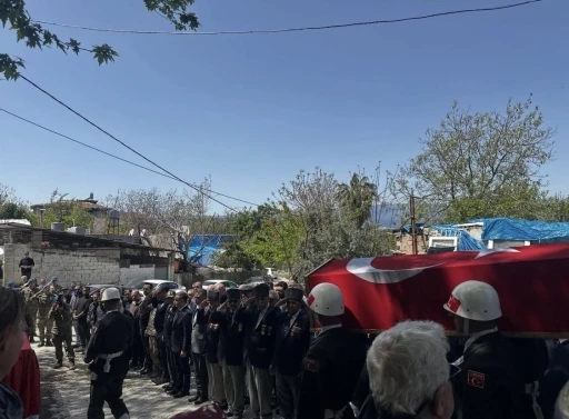 Defne&rsquo;de Kıbrıs Gazisi son yolculuğuna uğurlandı
