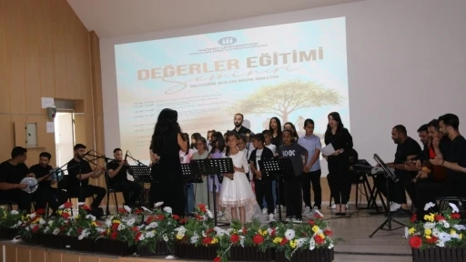 &rsquo;Değerler Eğitimi Semineri&rsquo; ve &rsquo;Geleceğin Sesleri M&uuml;zik Programı&rsquo; ger&ccedil;ekleştirildi
